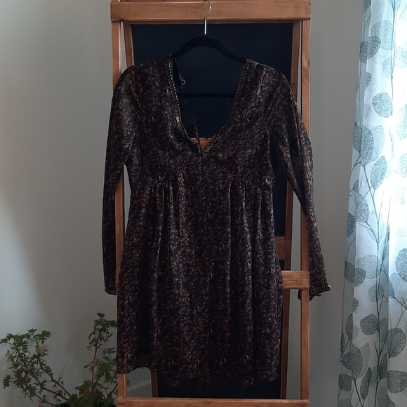 Dress - Picture 1 of 4